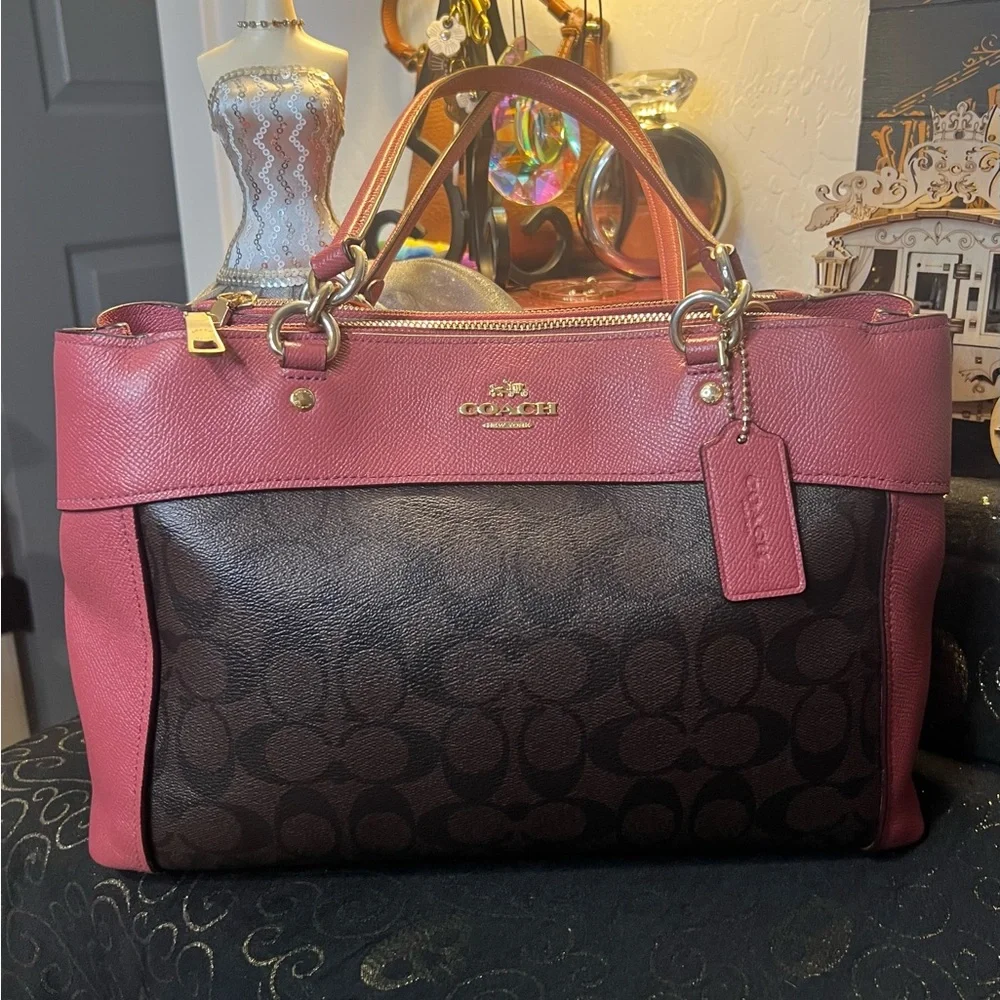 Coach 2017 2(PC) Rouge Pink & Brown Sig C Carryall Shldr Bag & Sig C Card Holder